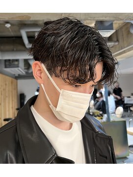 アカ(ACA) センターパートニュアンスパーマメンズマッシュパーマ札幌大通