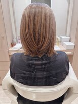 コーエン(cowen)&nbsp;大人かわいい☆ハイライトが映えるくびれミディアム♪白髪ぼかし