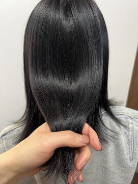 ジーナ 流山おおたかの森(Zina) ブリーチなしで叶える暗髪ブルージュ