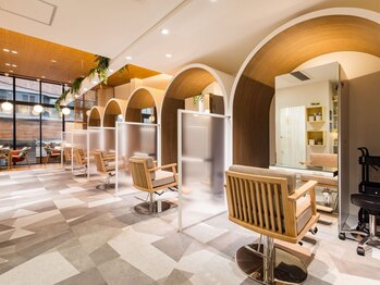 シェアサロン　Hair park itami【ヘアパークイタミ】の写真/【阪急伊丹駅徒歩1分】清潔感がある開放的な店内と女性スタイリストのおもてなしで、長く通える安心感を。