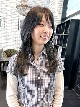 エン(YENN) 顔まわりレイヤー×ナチュラルロング