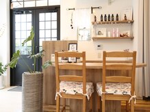 ホワイトやウッド調で揃えたほっこり落ち着く待合♪