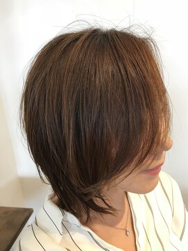 カミリー(Kamily) 透けた束感セミディSTYLE