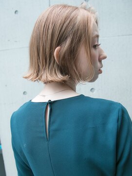 ルティア(Lutia) イエローベージュカラー 切りっぱなしボブ 外ハネスタイル☆