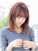 ピンクベージュ　外ハネスタイル