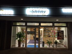 Hair & esthetic salon Shiny