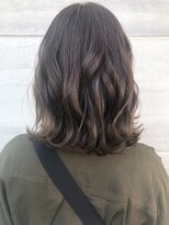 カトル ヘア デザイン(Quatre hair design) カーキグレージュ外はねミディ