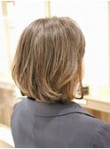 白髪が目立たない極細ハイライトボブ