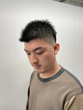 リバティシェアバーバー 銀座(LIBERTY SHARE BARBER) フェードカット/かき上げ/ビジネス/ツーブロック/メンズカット