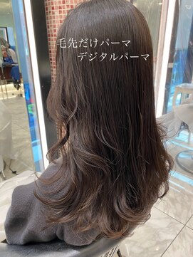 アピッシュ ギンザ(apish ginza) tomo apish独自のカール位置低めのコテ巻き風デジタルパーマ