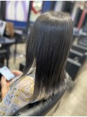 透明感の高いグレーアッシュ系カラー