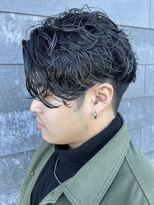 ヒュイル バイ ニアウ(Hwyl by Niau) メンズマッシュセンターパートスパイラルパーマニュアンスパーマ