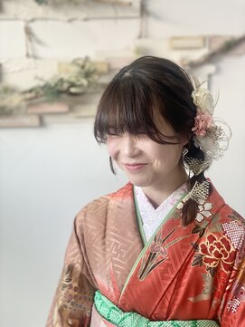 ヘアセットサロンエッジ(Edge) 二十歳のつどいにサイドのあみ下ろしアレンジ