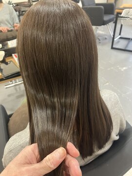エフフォーユアヘアー(F for your hair) 透明感のあるアッシュブラウン