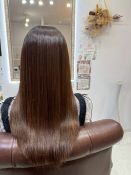 「疲れて見えがち」な髪質改善。年齢サインをリセットし、自信が持てる極上の若見え艶髪へ。