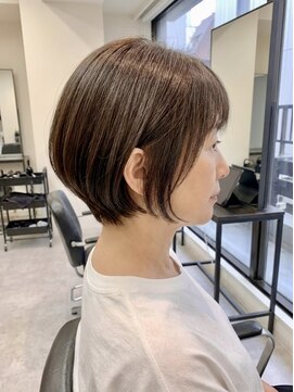 バッカ(BACCA) 耳かけで抜け感 大人ナチュラルショート