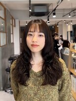 アカラ(acala) パーマセミロング【20代/30代/40代/イルミナカラー/美人巻き】