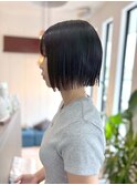 くびれヘアタイトストレートボブ