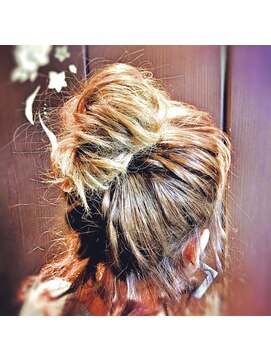 キャン 温品店(CAN) 【ＣＡＮ】　ＮＫＤ　ラフなシニヨンアップスタイル