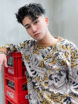 イオ 本厚木(io) 波巻きスパイラルパーマハイライト七三刈り上げ