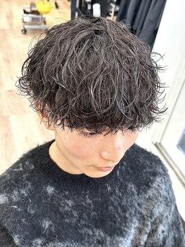 ウェイビーエフティフィフス 横浜西口(WAVEY ft.fifth) 波巻きパーマスパイラルパーマメンズマッシュセンターパート横浜