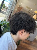 ヘアーワークス ボナ(HAIR WORKS bona.)&nbsp;モテ髪波巻きパーマ×オシャセンターパート 刈り上げなし