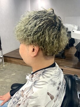 マーズ(MARS) 刈り上げセンターパート/ブルーブラック/フェザーパーマ