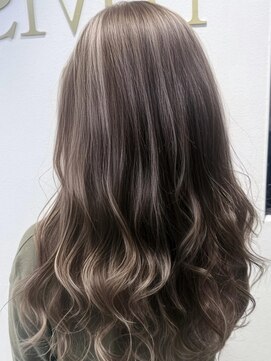 ラビスモア(Lovis moa) 上尾/ダブルカラー/ブリーチ無し/白髪ぼかし/韓国