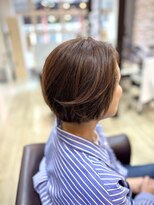 トレセッテ(tre sette)&nbsp;まとまる毛流れや動きのあるショートボブスタイル