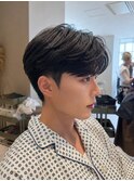 メンズ毛流れパーマセンターパートビジネスマンヘア黒髪