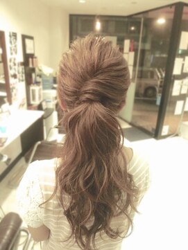 ヘアセットサロンエッジ(Edge) 大人ローポニーアレンジ