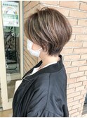 白髪がボケる脱白髪染めハイライトショート