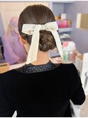 【山田】ベロアリボンヘアアレンジ　タイトシニヨンお呼ばれヘア