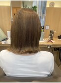 肩くらいの長さのボブスタイル