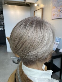 co.co.ismの写真/白髪を隠さず、活かす。大人女性のための上質カラー◇年齢を重ねるごとに変化する髪を魅力としてデザイン