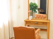 カーテンで仕切られた半個室でゆっくりとお過ごしください。