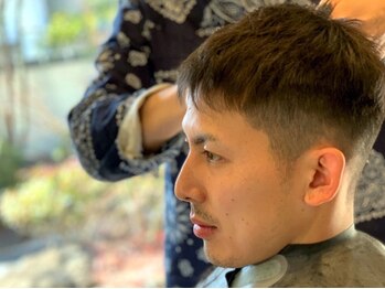 メンケーヴサロン サンパツ タクミ(MAN CAVE SALON 38 TAKUMI)の写真/完全個室メンズ専用＜理容室＞眉で顔の印象は変わる！一流のシェービング+眉カットで清潔感溢れる自分に！