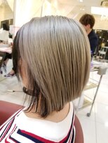大人可愛い前下がりダブルカラー外国人風カラーブリーチ