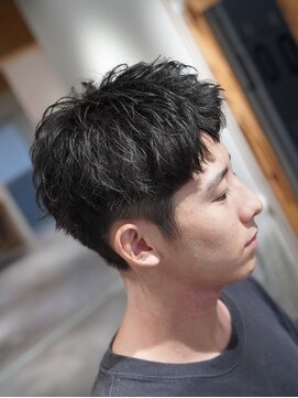 クオル 立川(QOL) 短髪×ニュアンスツイスパ 刈り上げショート 緩めツイスト