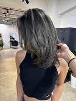 メリー オオサカ(Merly Osaka)&nbsp;ハイトーンだけど明るく見えすぎないグレーバレイヤージュ