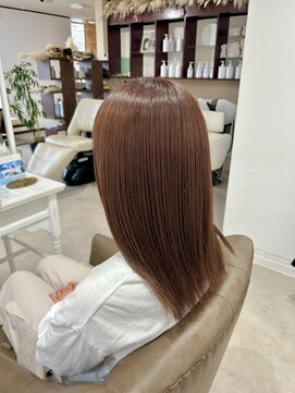 ピンクベージュ