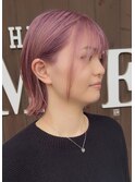 「ラベンダーピンクのツヤ感ボブ」