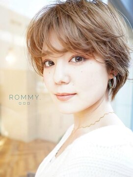 ロミー 本厚木(ROMMY.) フェザーショート☆ブリーチベージュ前髪あり髪質改善マニッシュ
