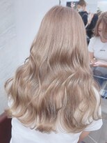 ジルバイジゼル(JILL by GiseL)&nbsp;ミルクティーベージュ ブロンド ハイトーン ブリーチ 10代20代