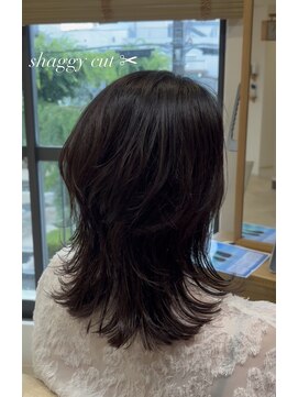 ナイアン エルア(naian elua) 癖を生かしたシャギーカット
