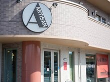 アルチザン(ARTISAN)の雰囲気（駅徒歩3分！店舗前駐車場有★線路沿いの大きな“A”が目印）