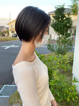 リィベ(Liibe) 透ける暗髪×ショートボブ