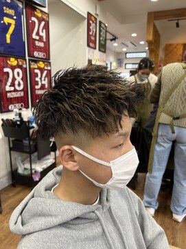 ルッカヘアガーデン バイ ラッシュゴールド(RUCCA HAIR GARDEN by LUSH GOLD) アップバングツイストパーマ