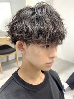 フィフスワン(fifth one)&nbsp;波巻きスパイラルパーマツイストスパイラルパーマセンターパート