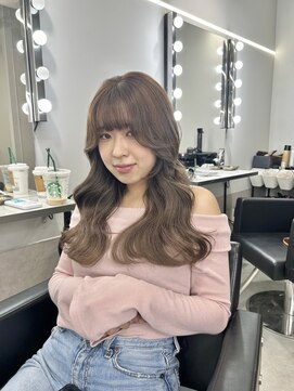 ジゼル 中津大分(GiseL) 韓国風レイヤー　透明感グレージュカラー　寒色ベージュ巻き髪